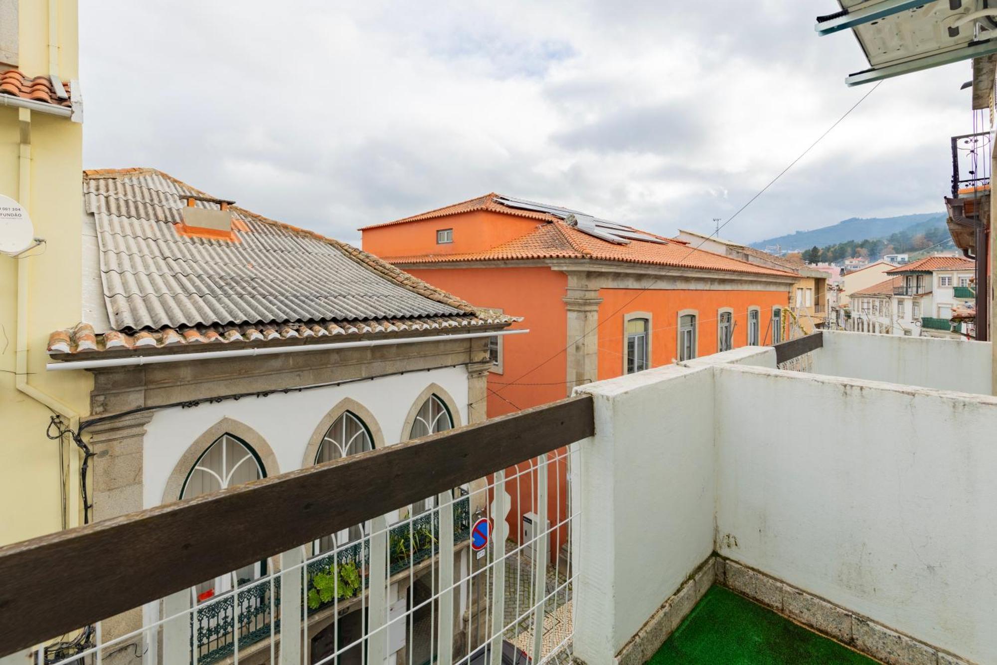 Cosy Remodeled Apartment In The City Center Fundão Εξωτερικό φωτογραφία